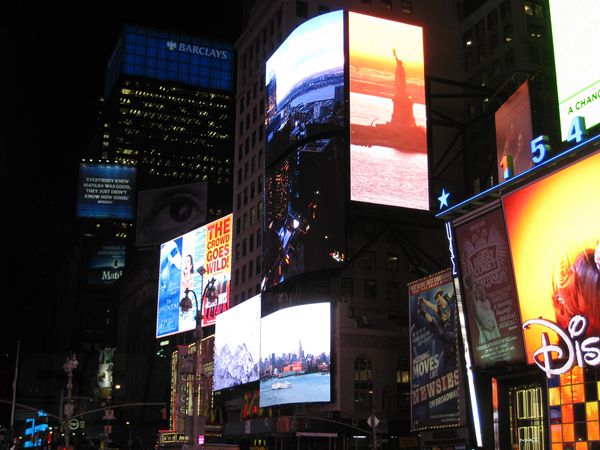 紐約時(shí)代廣場(chǎng)百老匯led室外全彩屏