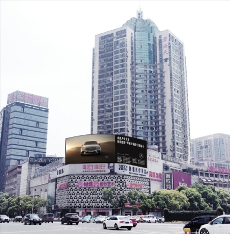 約500㎡ 長(zhǎng)沙碧云天大廈外全彩弧形屏