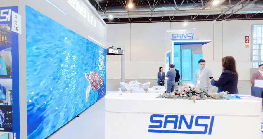 新零售門店采用透明LED屏打造虛實融合櫥窗 新零售門店,采用,透明LED屏,打造,虛實融合,櫥窗