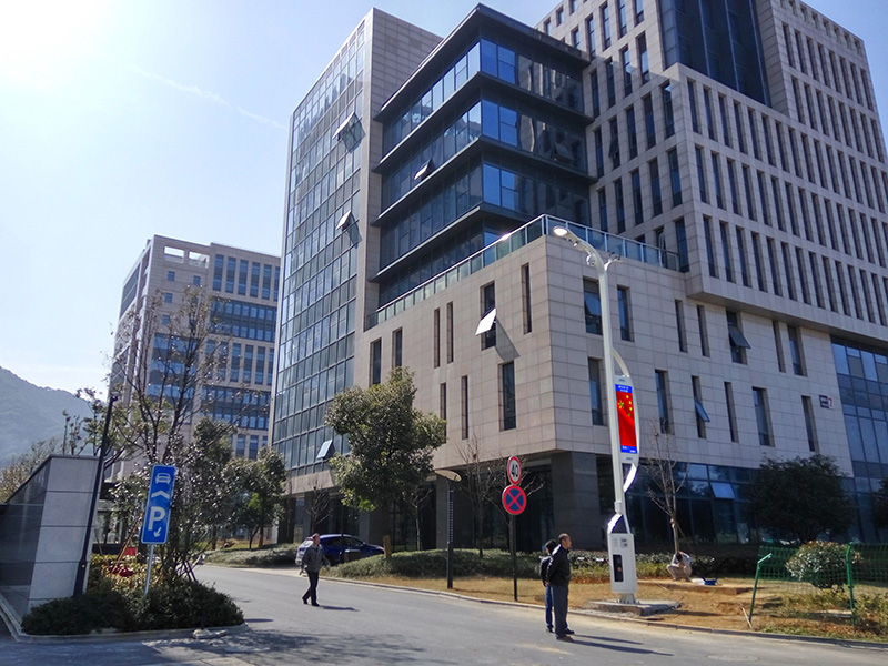 AI路燈,自動(dòng)調(diào)節(jié)亮度,優(yōu)化園區(qū),行人安全,能源效率