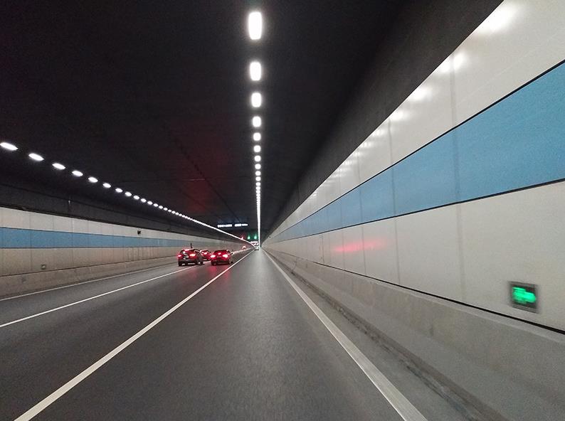 LED隧道燈,升級高速路網,顯著提升,行車安全能見度
